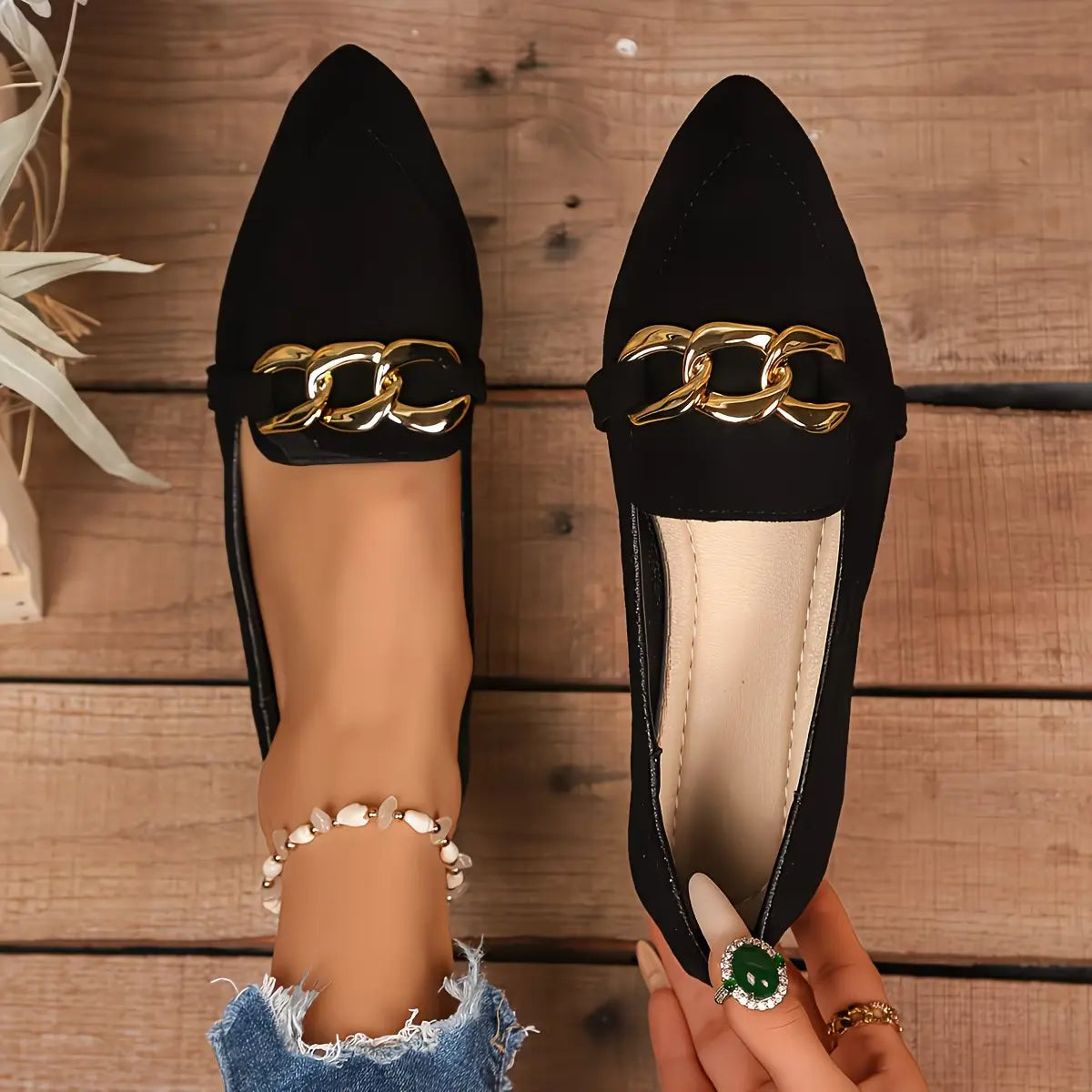 Boutiques Shoes，New Women'S Retro Loafers with Gold Buckle — French-Style Pointed-Toe Flats
